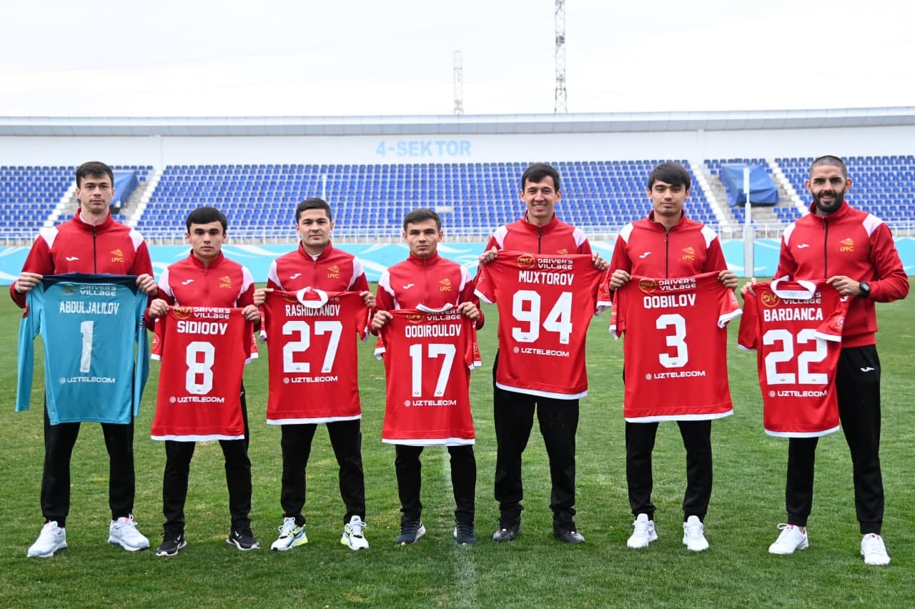"Lokomotiv" yangi futbolchilarni tanishtirdi
